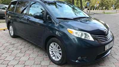 Toyota Sienna 3.5L 2011 — 车型实拍