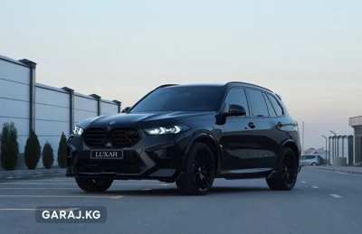 BMW X5 2023 — 商家原始实拍，保留原分辨率与水印。已核对视角：前侧、车头细节、后侧、侧面、车尾、正面。原条目暂缺：内饰，待商家提供同车原图。