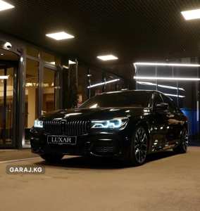 BMW 7 Series 2019 — 商家原始实拍，保留原分辨率与水印。已核对视角：前侧、车头细节、后排内饰、车尾局部、侧面。原条目暂缺：完整车尾，待商家提供同车原图。