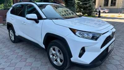 Toyota RAV4 2.5L 2021 4WD — 车型实拍